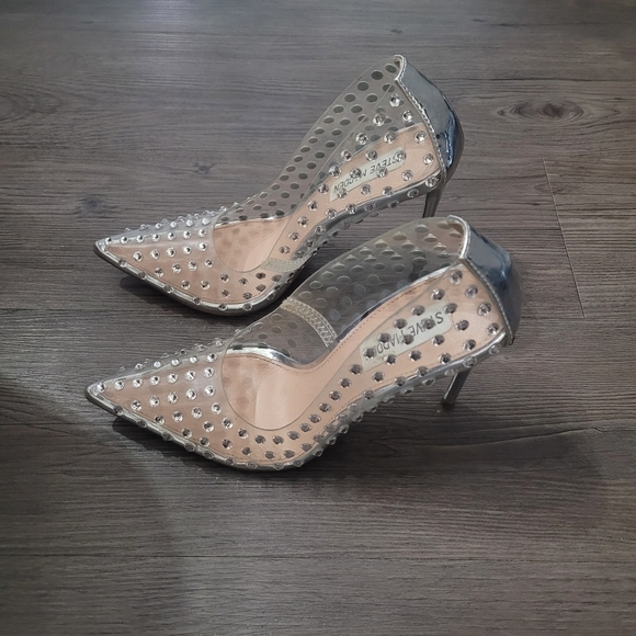 Pumps - Picture 2 of 4